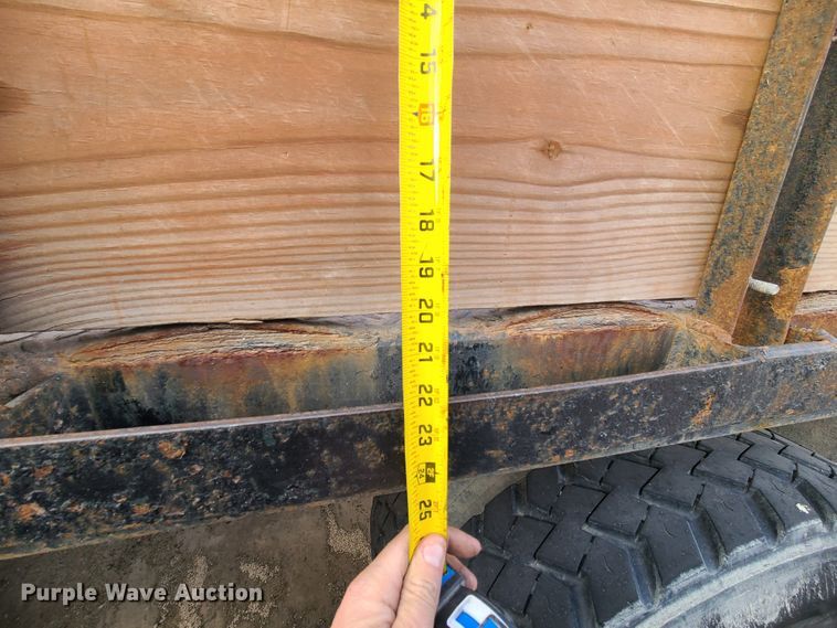 image for item DN2586 2001 International 4900  dump flatbed truck