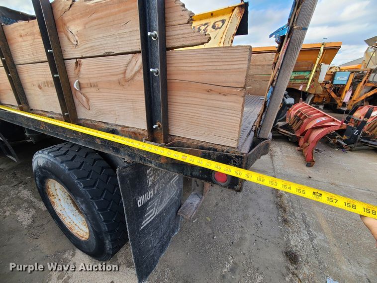 image for item DN2586 2001 International 4900  dump flatbed truck