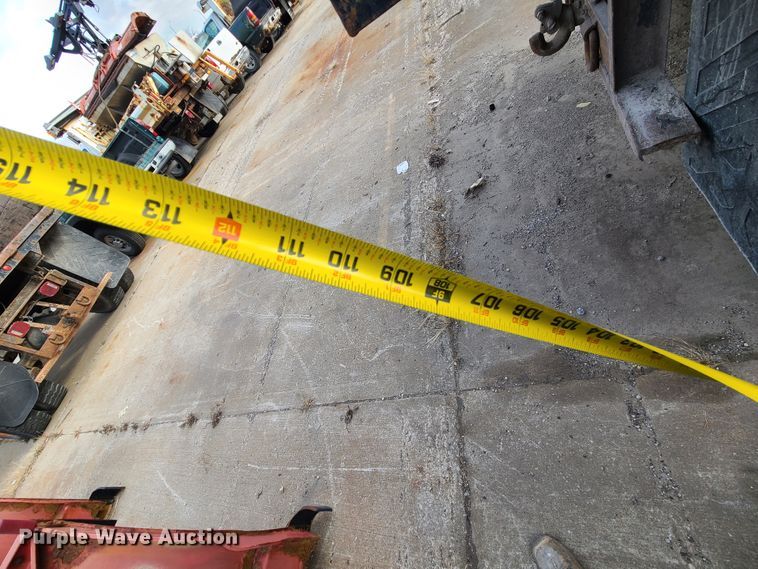 image for item DN2586 2001 International 4900  dump flatbed truck