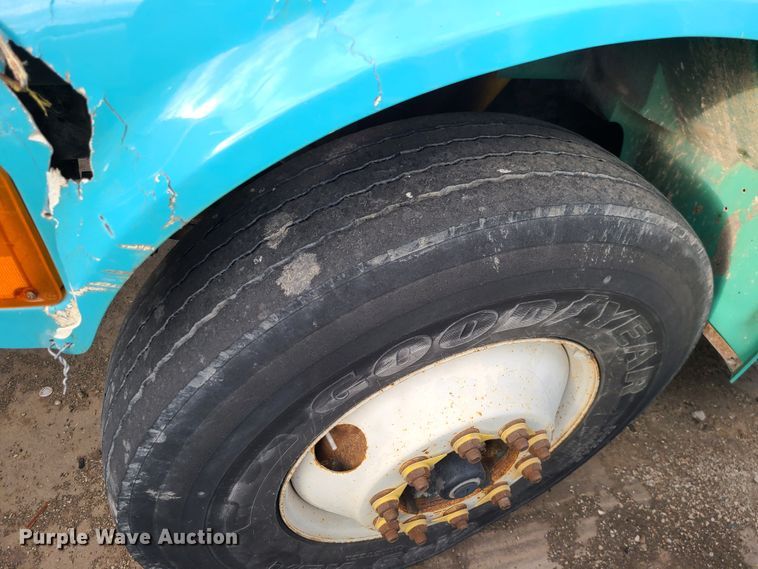 image for item DN2586 2001 International 4900  dump flatbed truck