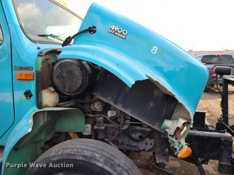 image for item DN2586 2001 International 4900  dump flatbed truck