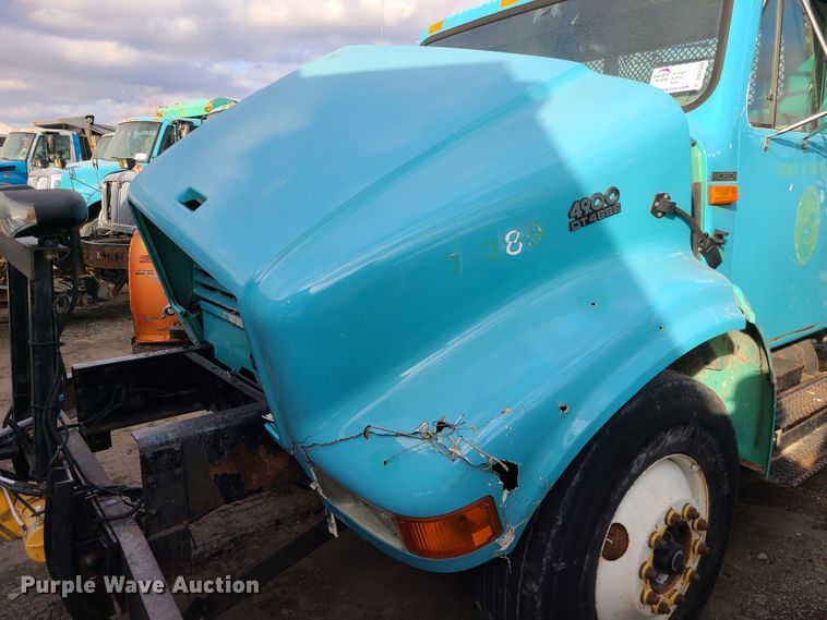 image for item DN2586 2001 International 4900  dump flatbed truck