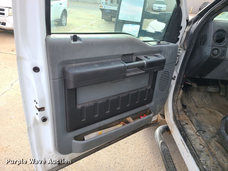 image for item DN2587 2011 Ford F350 Super Duty  dump bed pickup truck