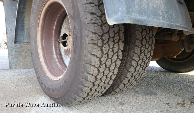 image for item DN2587 2011 Ford F350 Super Duty  dump bed pickup truck