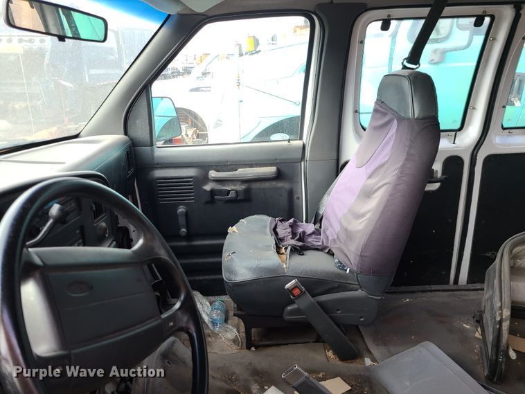 image for item DN2589 1995 Ford Club Wagon  van