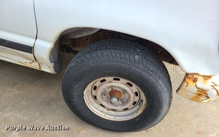 image for item DN2589 1995 Ford Club Wagon  van