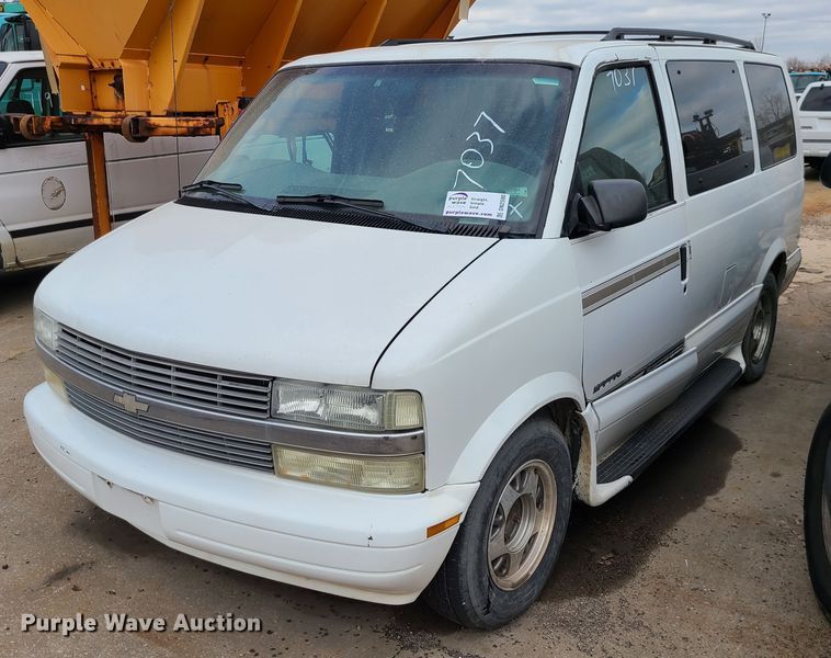 image for item DN2590 2002 Chevrolet Astro  van