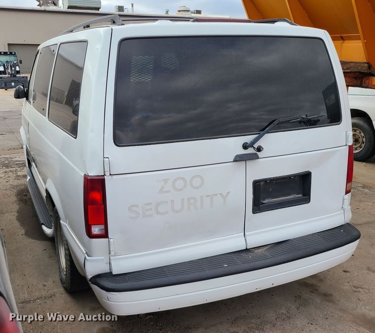 image for item DN2590 2002 Chevrolet Astro  van