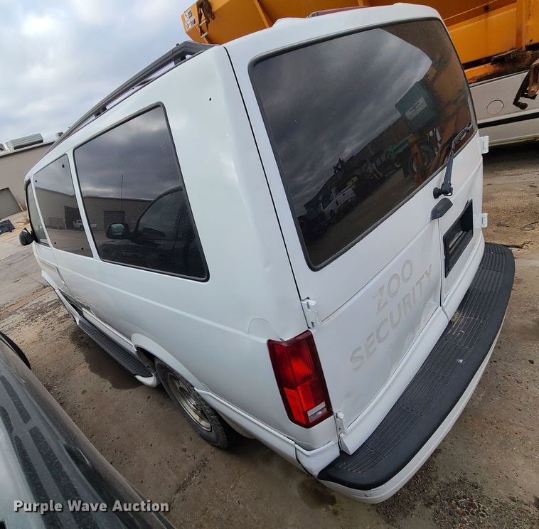image for item DN2590 2002 Chevrolet Astro  van