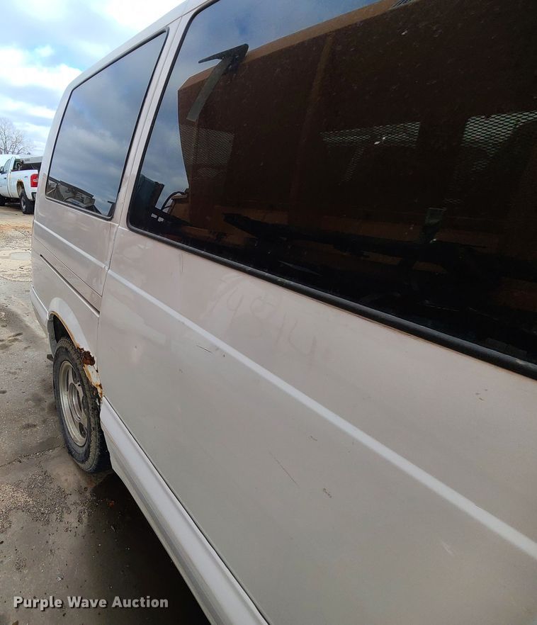 image for item DN2590 2002 Chevrolet Astro  van