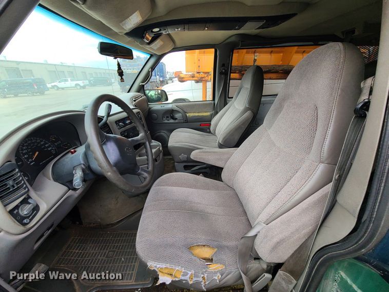 image for item DN2590 2002 Chevrolet Astro  van