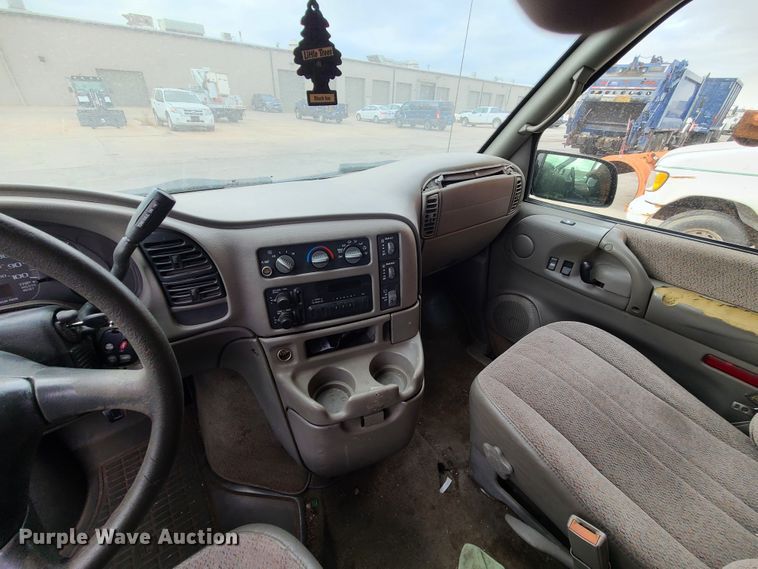 image for item DN2590 2002 Chevrolet Astro  van