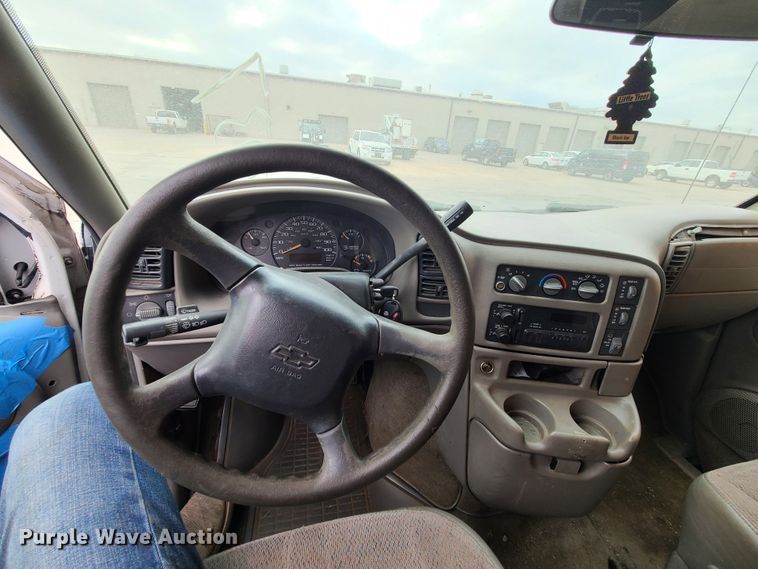 image for item DN2590 2002 Chevrolet Astro  van