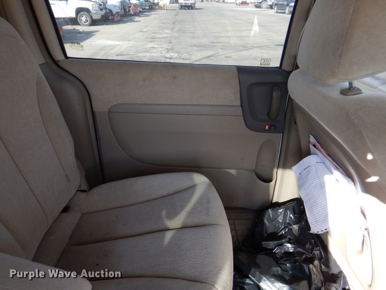 image for item DN2595 2006 Kia Sedona  van