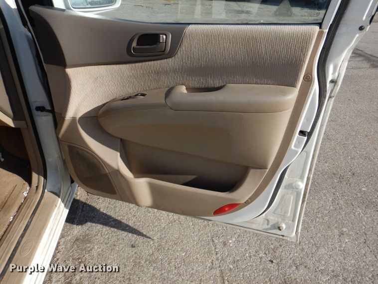 image for item DN2595 2006 Kia Sedona  van