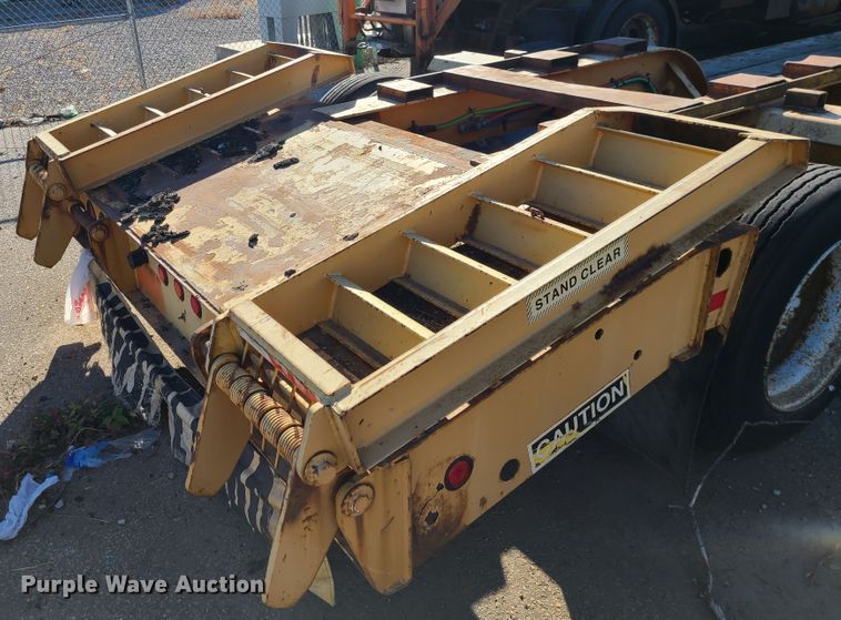 image for item DN2596 2000 Fontaine TB35NGB  lowboy equipment trailer
