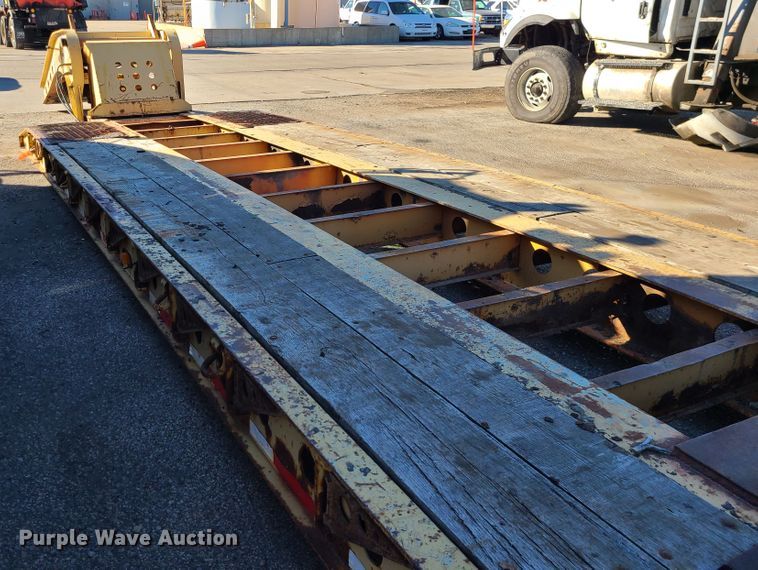 image for item DN2596 2000 Fontaine TB35NGB  lowboy equipment trailer