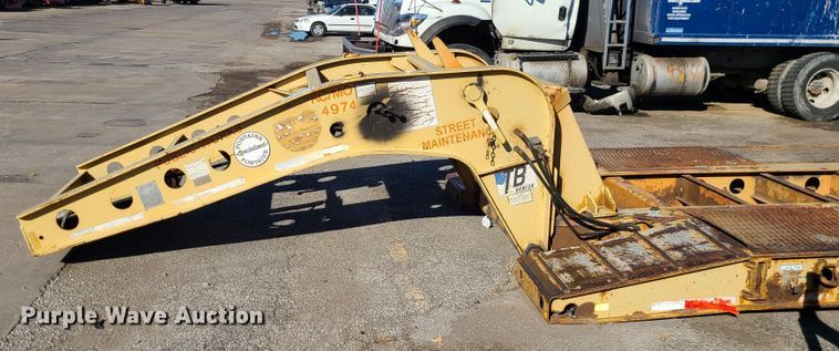 image for item DN2596 2000 Fontaine TB35NGB  lowboy equipment trailer