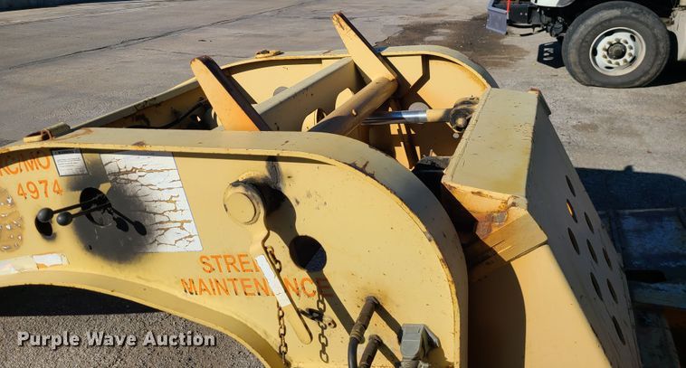 image for item DN2596 2000 Fontaine TB35NGB  lowboy equipment trailer