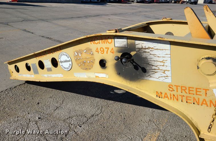 image for item DN2596 2000 Fontaine TB35NGB  lowboy equipment trailer