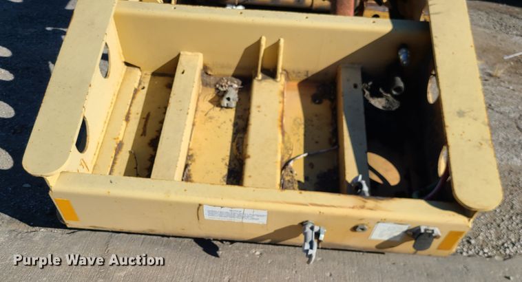 image for item DN2596 2000 Fontaine TB35NGB  lowboy equipment trailer