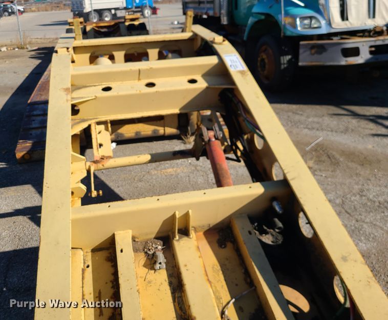 image for item DN2596 2000 Fontaine TB35NGB  lowboy equipment trailer