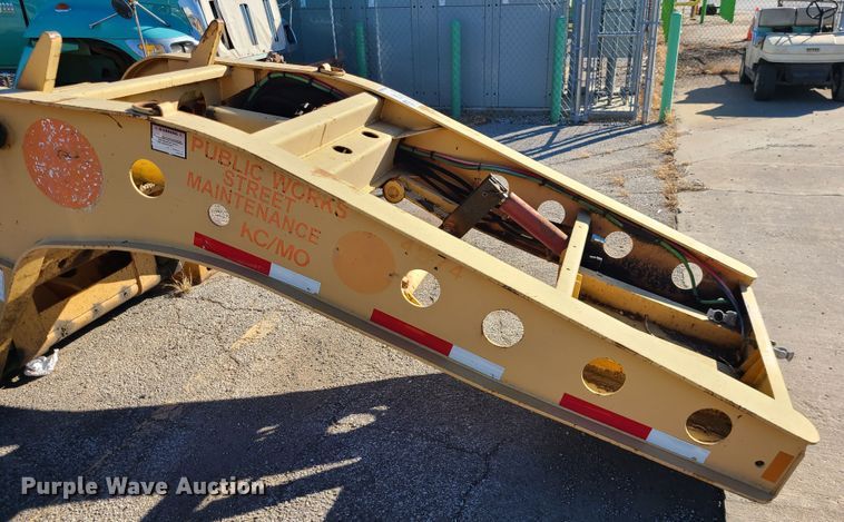 image for item DN2596 2000 Fontaine TB35NGB  lowboy equipment trailer