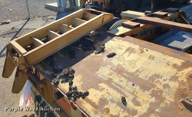 image for item DN2596 2000 Fontaine TB35NGB  lowboy equipment trailer