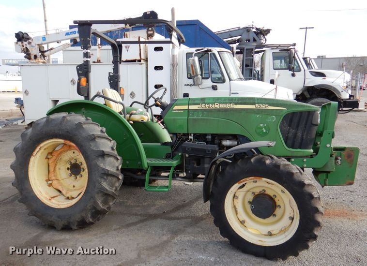 image for item DN2598 2006 John Deere 5325  MFWD tractor