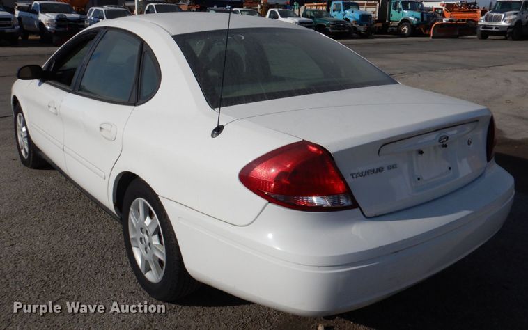 image for item DN2599 2007 Ford Taurus SE