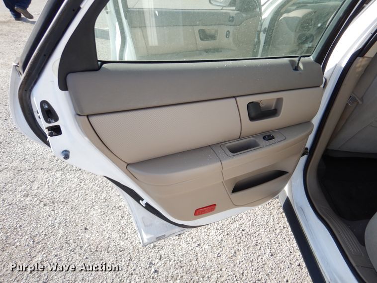 image for item DN2599 2007 Ford Taurus SE