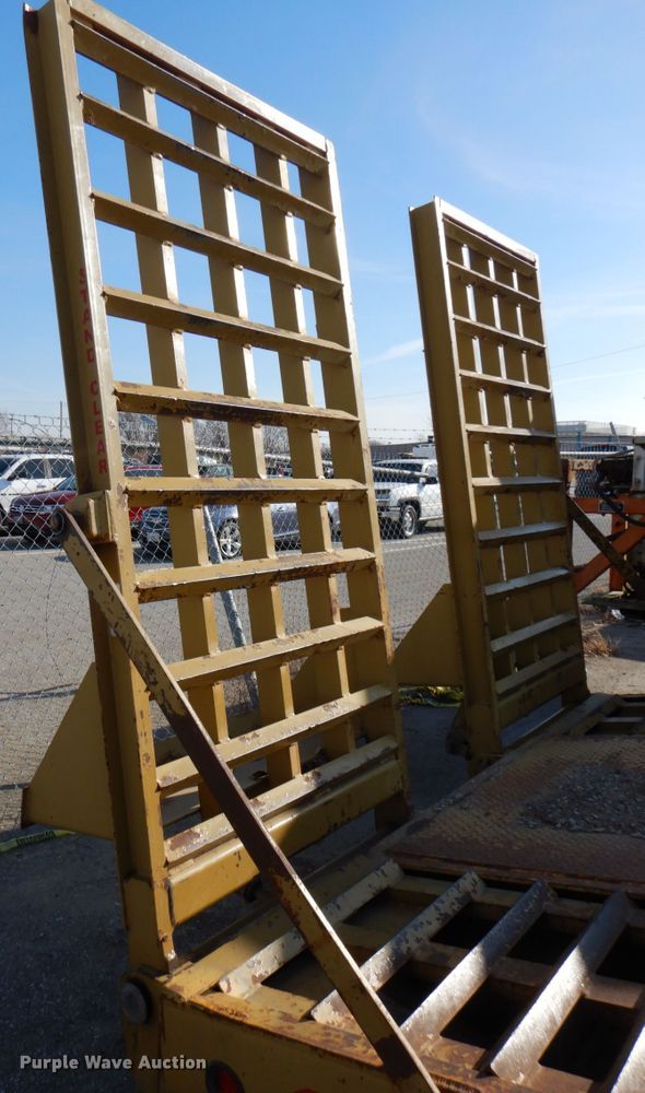 image for item DN2602 2013 Interstate 24DTA  equipment trailer