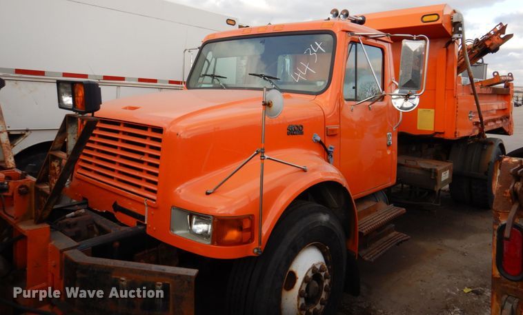image for item DN2604 1999 International 4900  dump truck