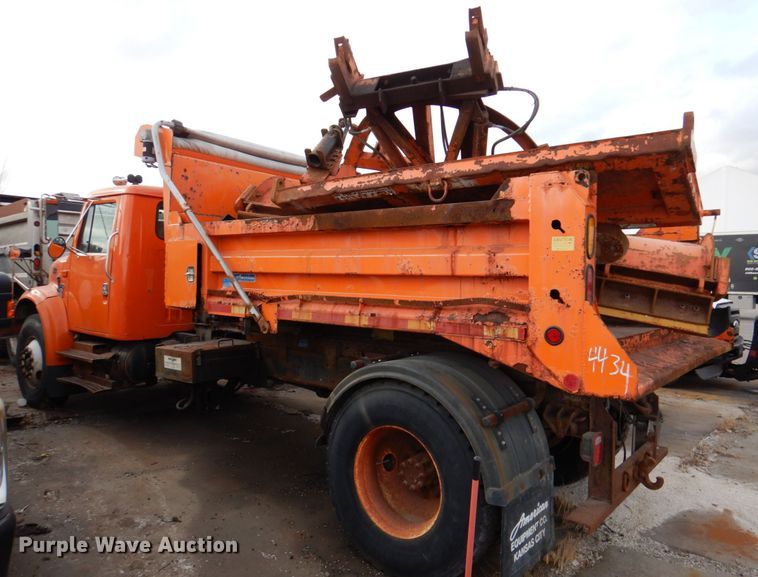 image for item DN2604 1999 International 4900  dump truck