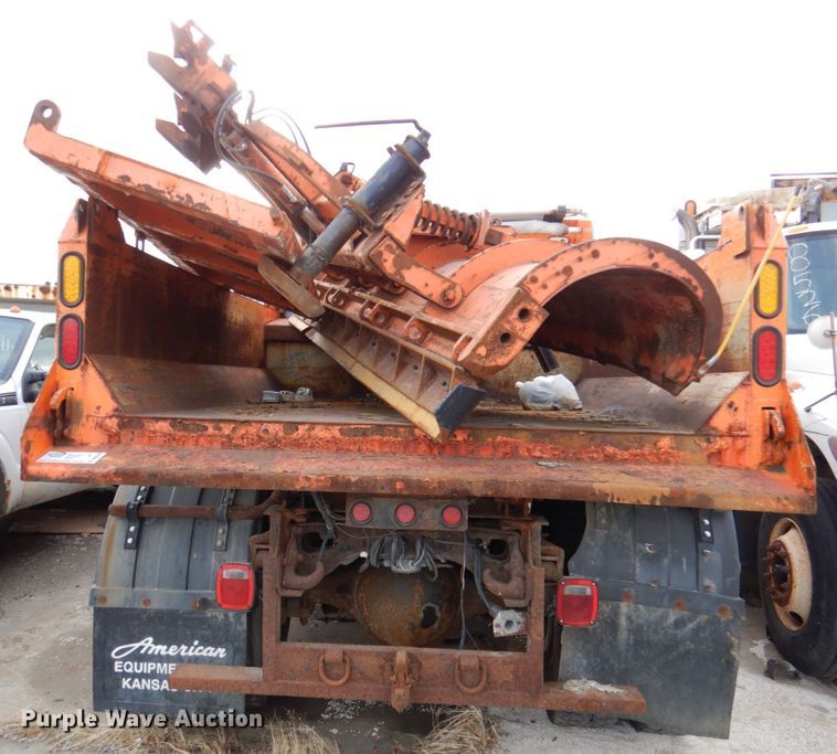 image for item DN2604 1999 International 4900  dump truck