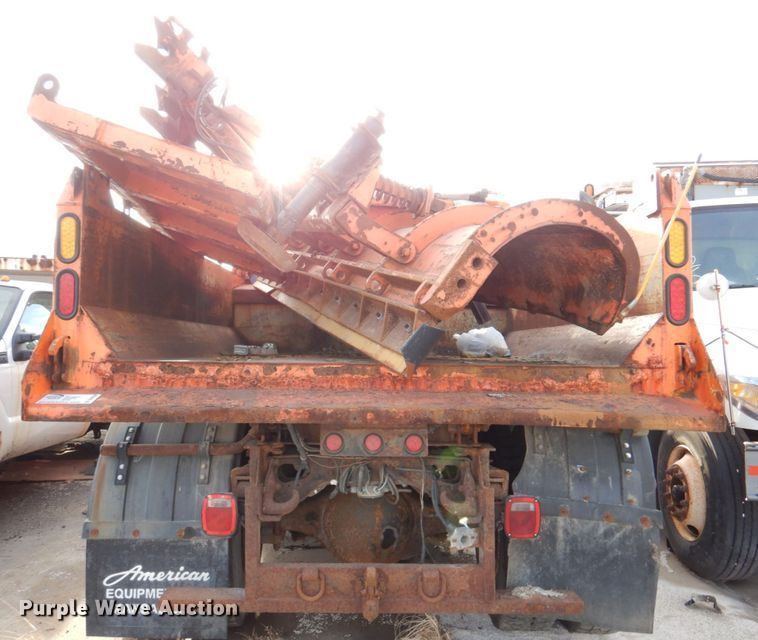 image for item DN2604 1999 International 4900  dump truck