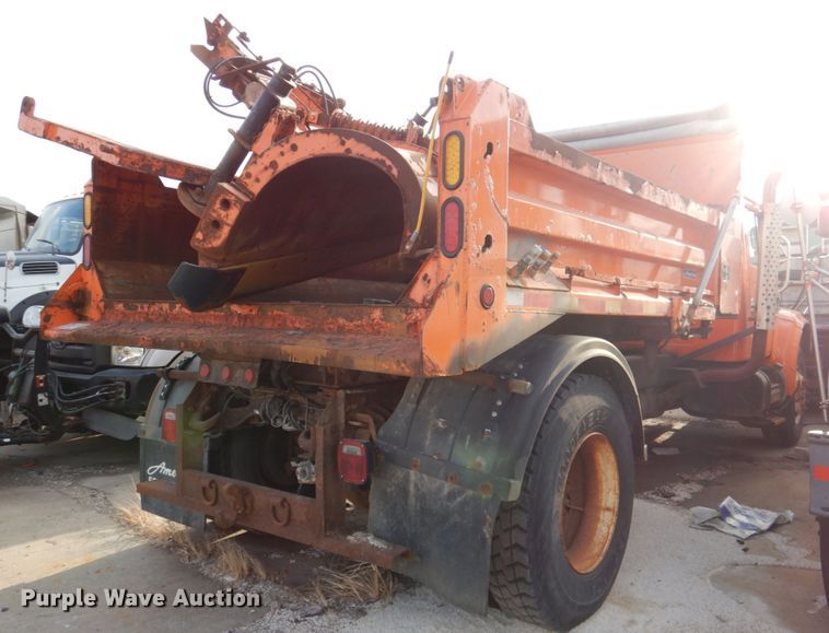 image for item DN2604 1999 International 4900  dump truck