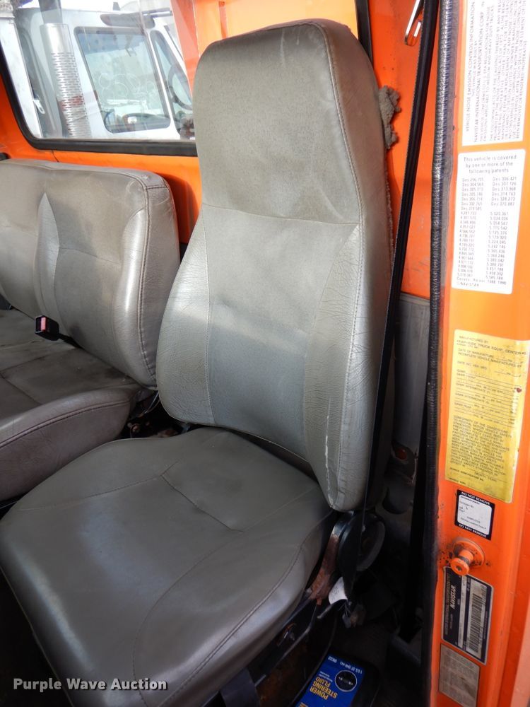 image for item DN2604 1999 International 4900  dump truck