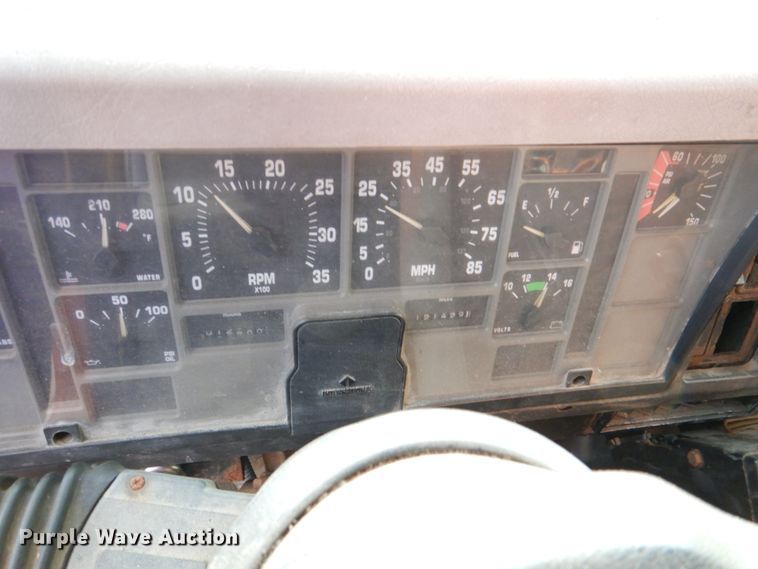 image for item DN2604 1999 International 4900  dump truck