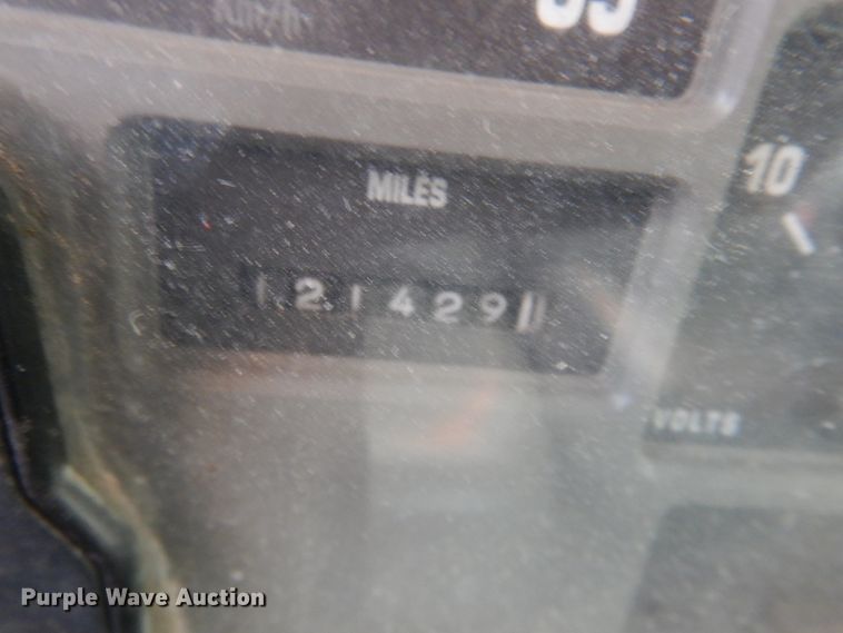 image for item DN2604 1999 International 4900  dump truck