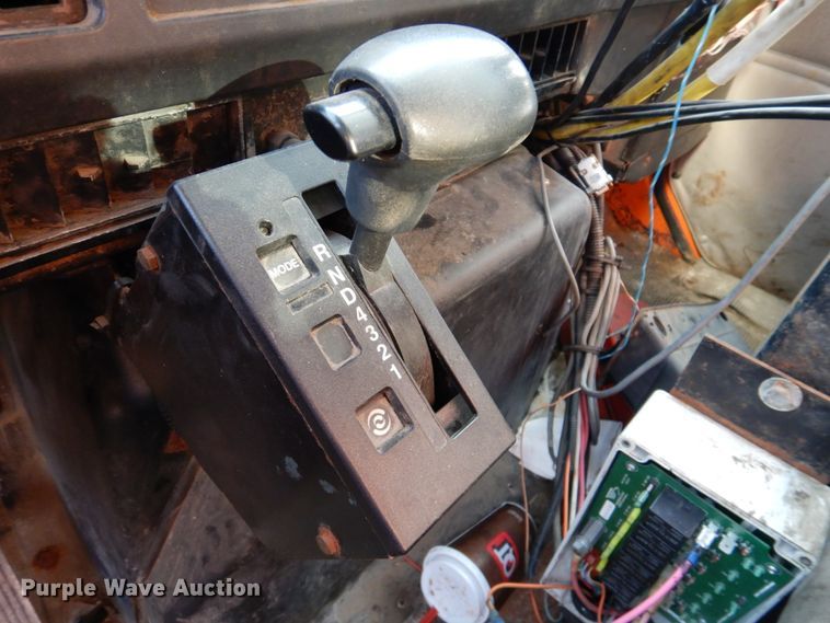 image for item DN2604 1999 International 4900  dump truck