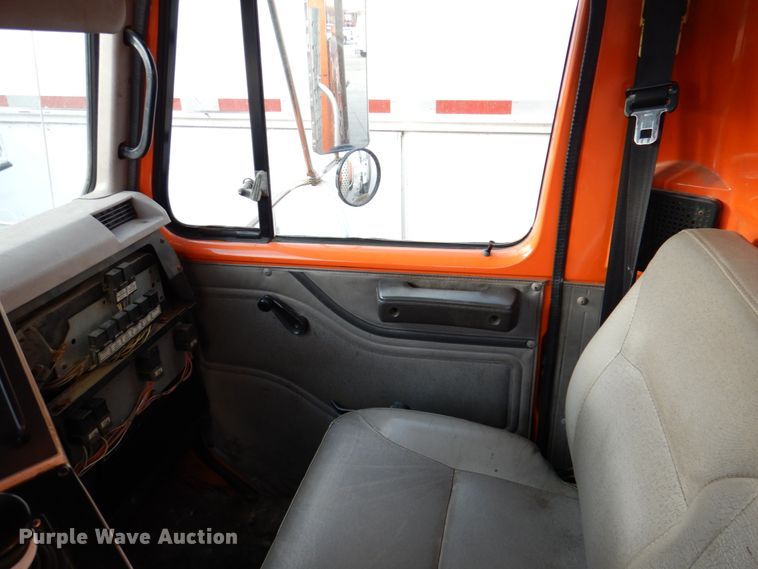 image for item DN2604 1999 International 4900  dump truck