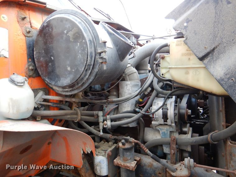 image for item DN2604 1999 International 4900  dump truck