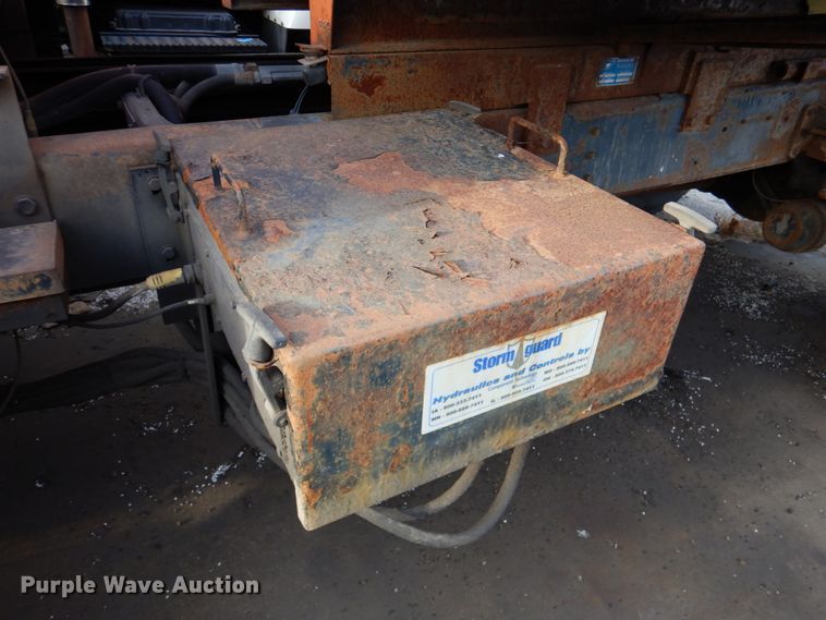 image for item DN2604 1999 International 4900  dump truck