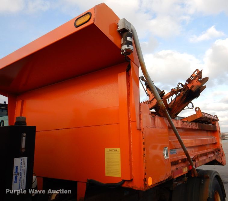 image for item DN2604 1999 International 4900  dump truck