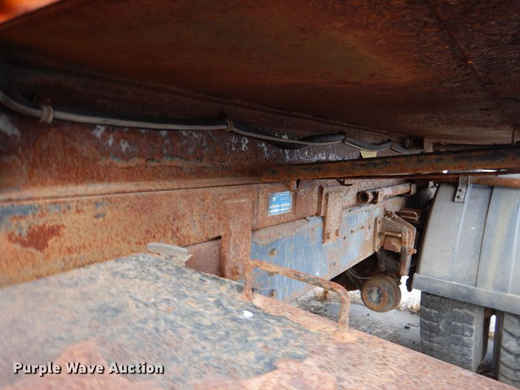 image for item DN2604 1999 International 4900  dump truck