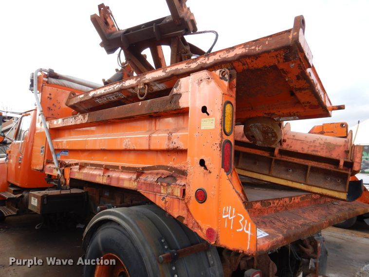 image for item DN2604 1999 International 4900  dump truck