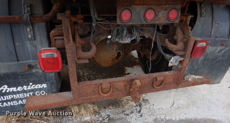 image for item DN2604 1999 International 4900  dump truck