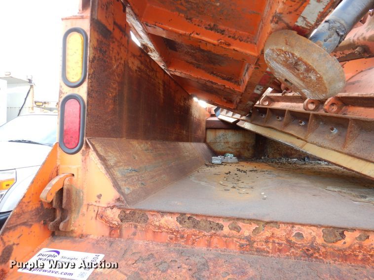image for item DN2604 1999 International 4900  dump truck
