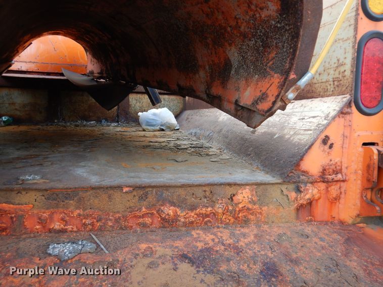 image for item DN2604 1999 International 4900  dump truck